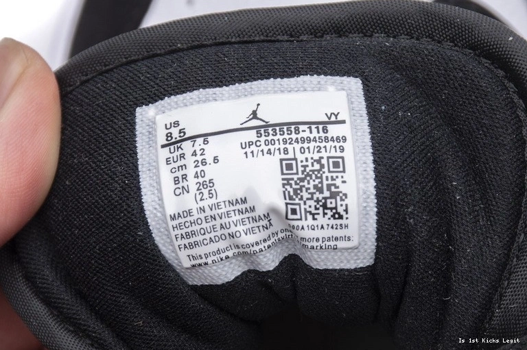 Low 553558-116 Black Toe Jordan  1 0201